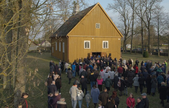 PIEVENAI_still2 (1).jpg